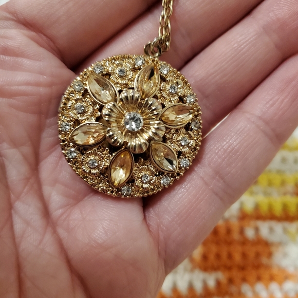 Beautiful Large Round Locket - Picture 5 of 5